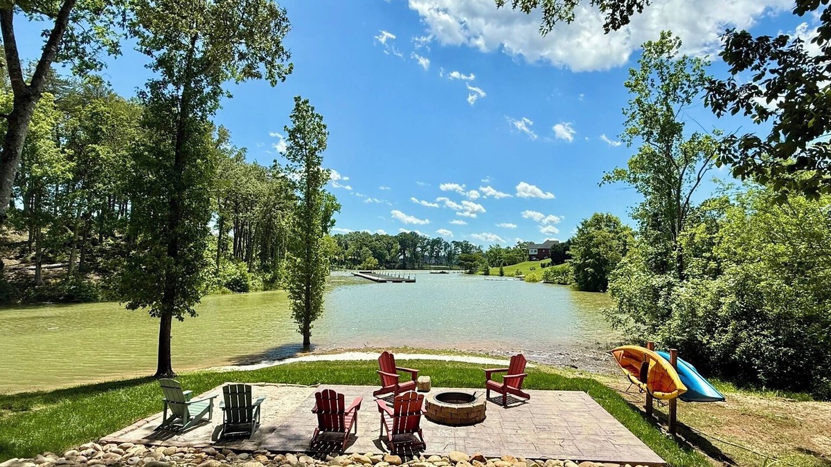 Baneberry Cottage | New listing! TN Lake Cottage, Douglas Lake, Lakefront, Firepit, Hot tub, Kayaks