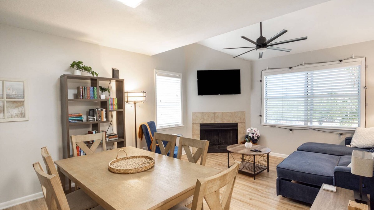 Clear Lake Shores Condo | NEW Listing| Bring Your Boat |Dock w/water & power| 5 min to Kemah Boardwalk |Near NASA |Pool |Games