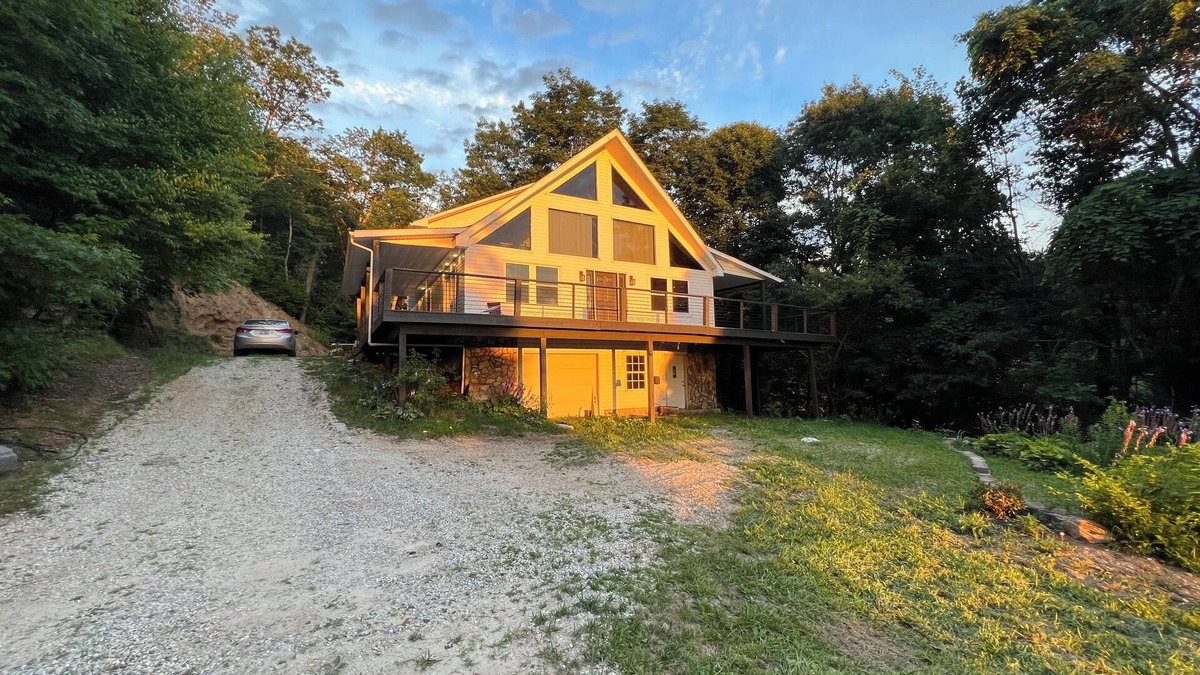 Kyle Ski Chalet | New Listing! Wander the Mtns-Off The Beaten Path Chalet- in Nantahala AC, WiFi