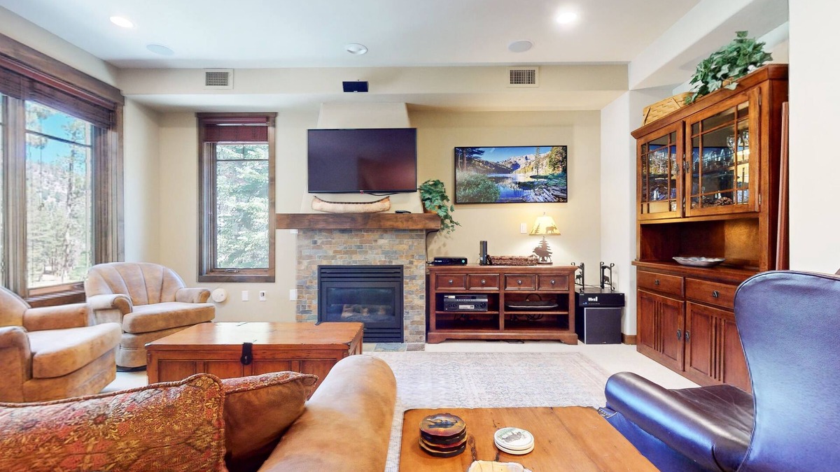 Woodwinds Condo | NEW LISTING! Woodwinds #1303 (4-Bedroom Condo) - Pets Allowed by RedAwning
