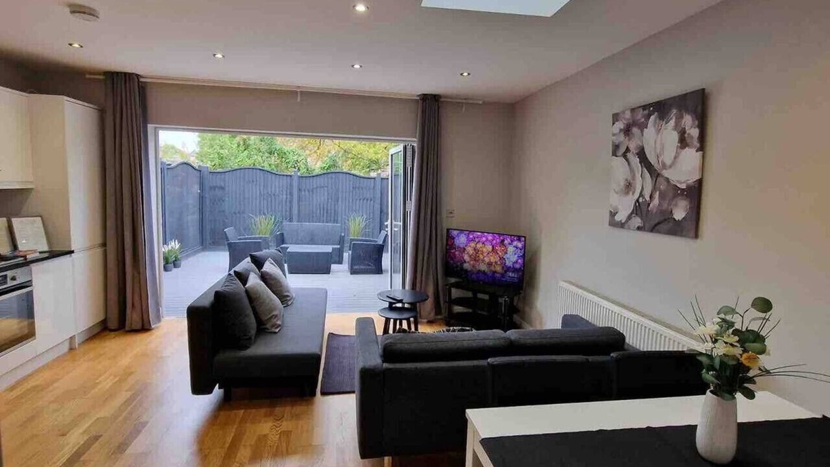 Cricklewood Condo | New! Lovely 2 Bed Serviced Apart with free parking
