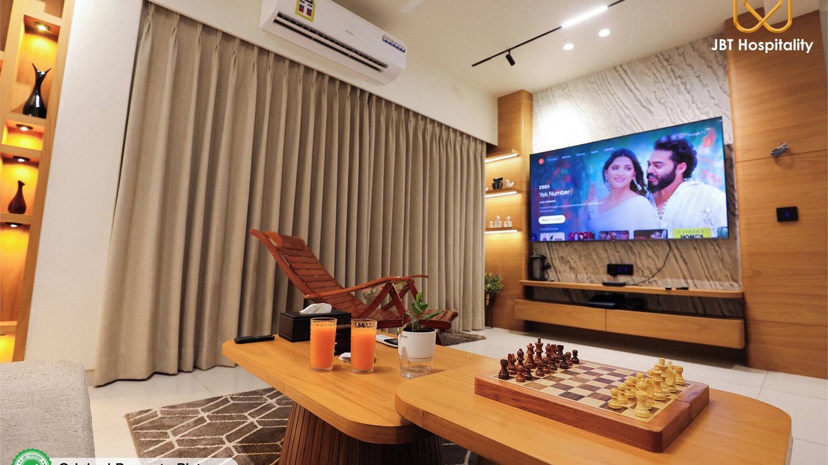 Vadodara Apartment | New Lux Apts Terrace Garden, Pizza Oven Full Service Fully equipped for NRIs