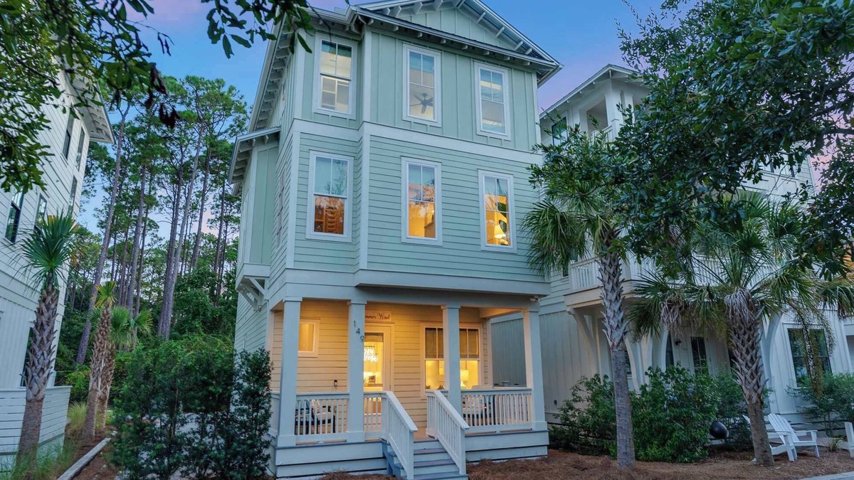 Treetop House | New Lux Downtime Seacrest Pet Friendly, Pool, Beach Access , Bikes
