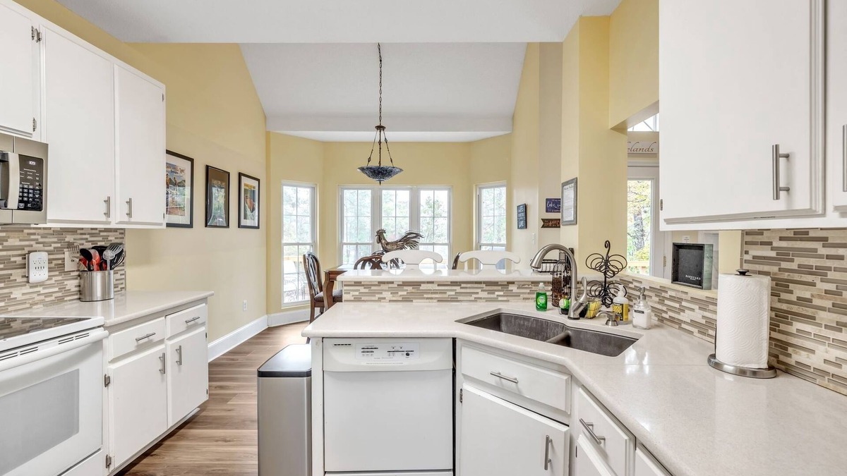 Appling House | NEW! Lux Lake House w/Pool & Dock on Deep Water Cove!