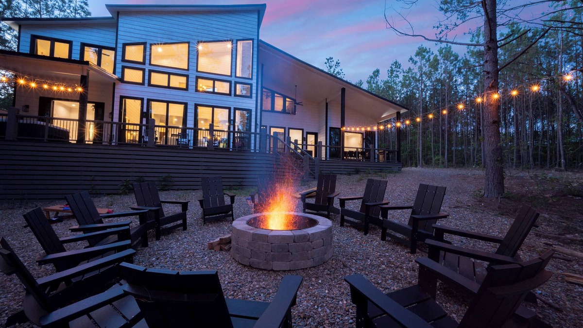 Pickens Cabin | NEW Luxe Cabin/4 Private King Bedrooms/Firepit/River Nearby/Arcades/Air Hockey