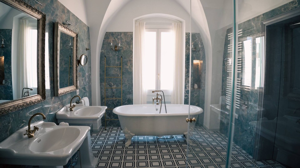Polignano a Mare Apartment | NEW LUXURIOUS Flat in Historical Centre 115sq, 3min to beach and Private Parking
