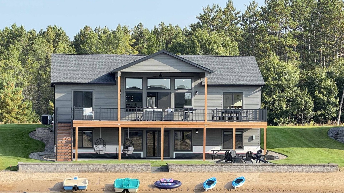New Lisbon House | New! Luxurious Retreat on Sunset Lake - Sleeps 20