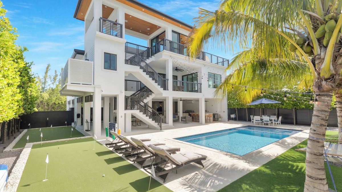 Marathon House | New!Luxurious & spacious waterfront 4 bedroom house in Marathon with endless fun