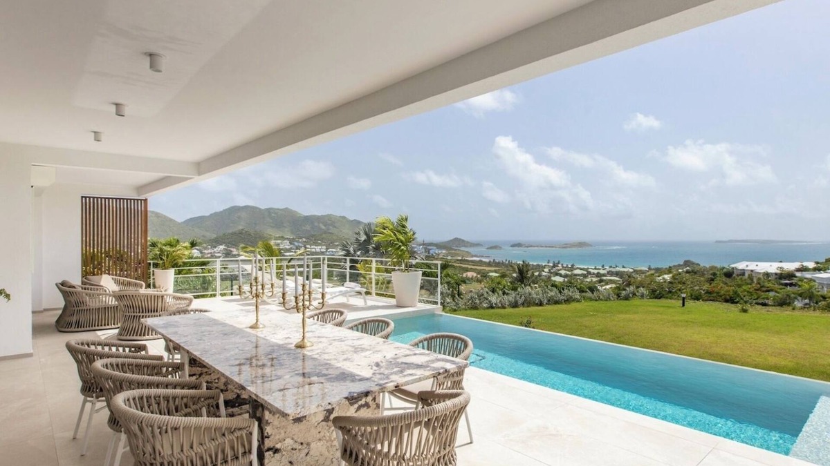 Orient Bay Villa | New Luxurious Villa FLEURS DE LYS, Sea view and swimming pool