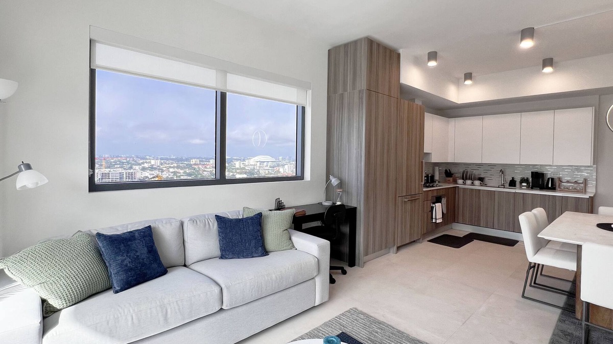 East Little Havana Apartment | New Luxury 1/1 BR Apartment in Brickell with Parking
