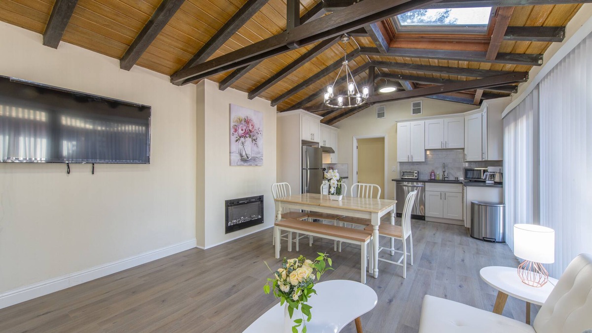 Fair Oaks House | NEW Luxury 3B/2B in Menlo Park - near Stanford, FB