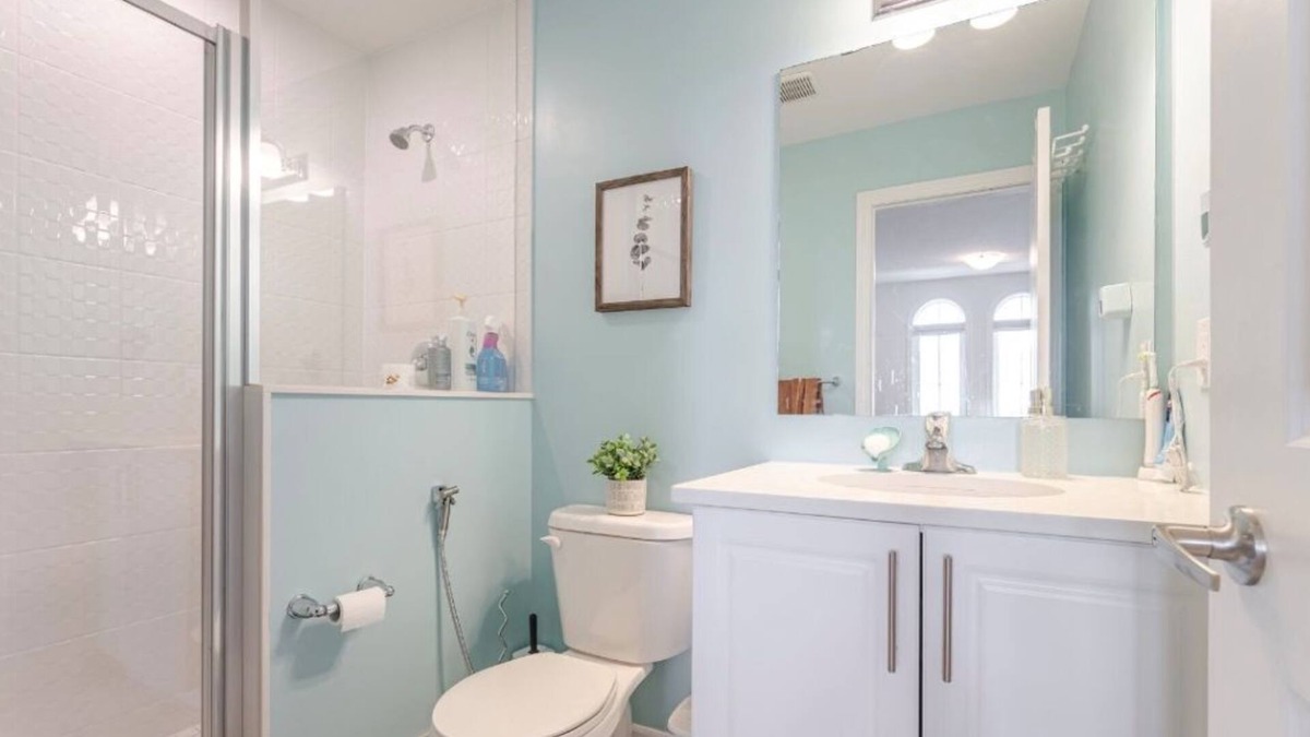 Whitby House | New Luxury 4 bedroom home in quite neighbourhood, Close to 401/407/412.