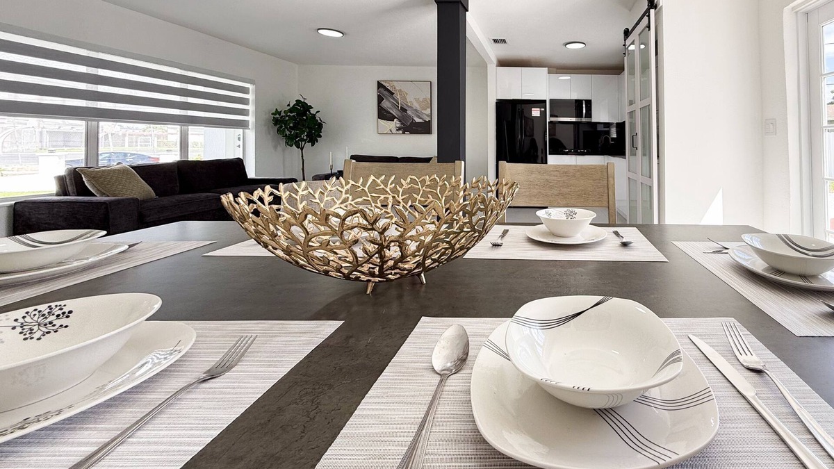 Miami Gardens Villa | NEW Luxury 5BR Villa Private Pool BBQ Game Room