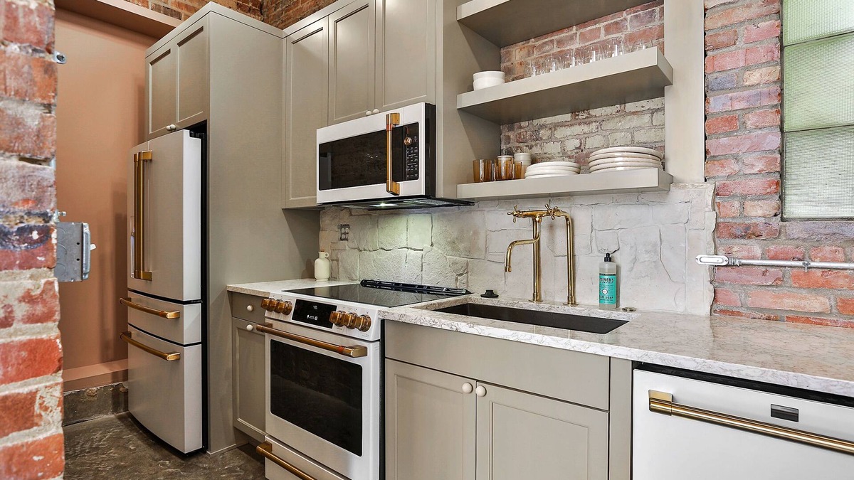 Frankfort House | New luxury apartment in downtown Frankfort next to Distilleries. Near everything