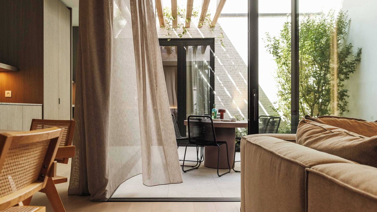 Heist Apartment | New Luxury Beachfront Apartment: Bliss & Patio