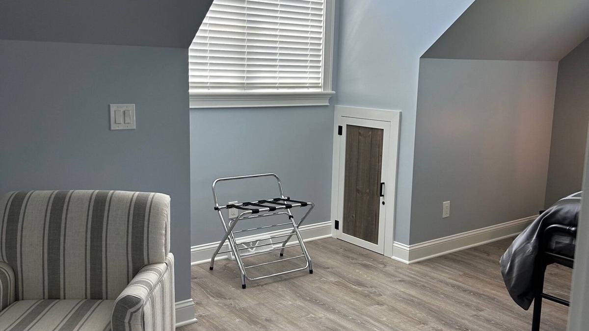 Stillwater House | NEW Luxury Charm Coach House 5 mi from Saratoga, King Suite, WiFi, central air