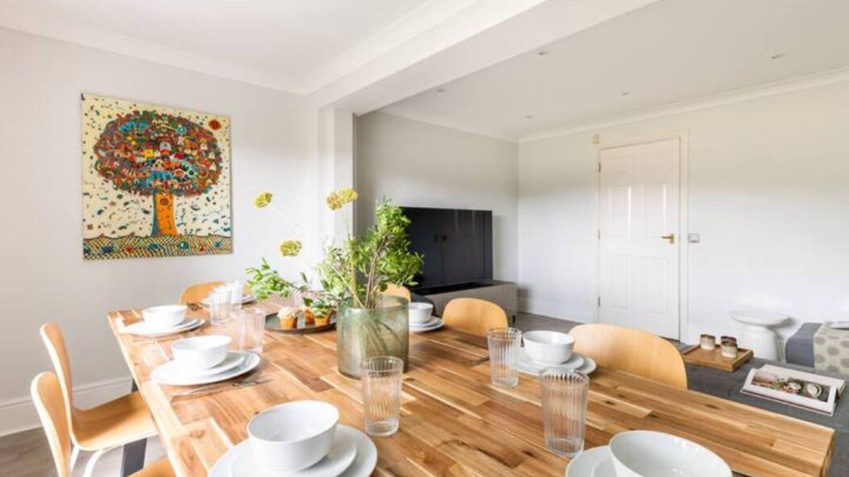 Fortis Green House | New! Luxury Family House 5BR/5 beds Free Parking Great Views