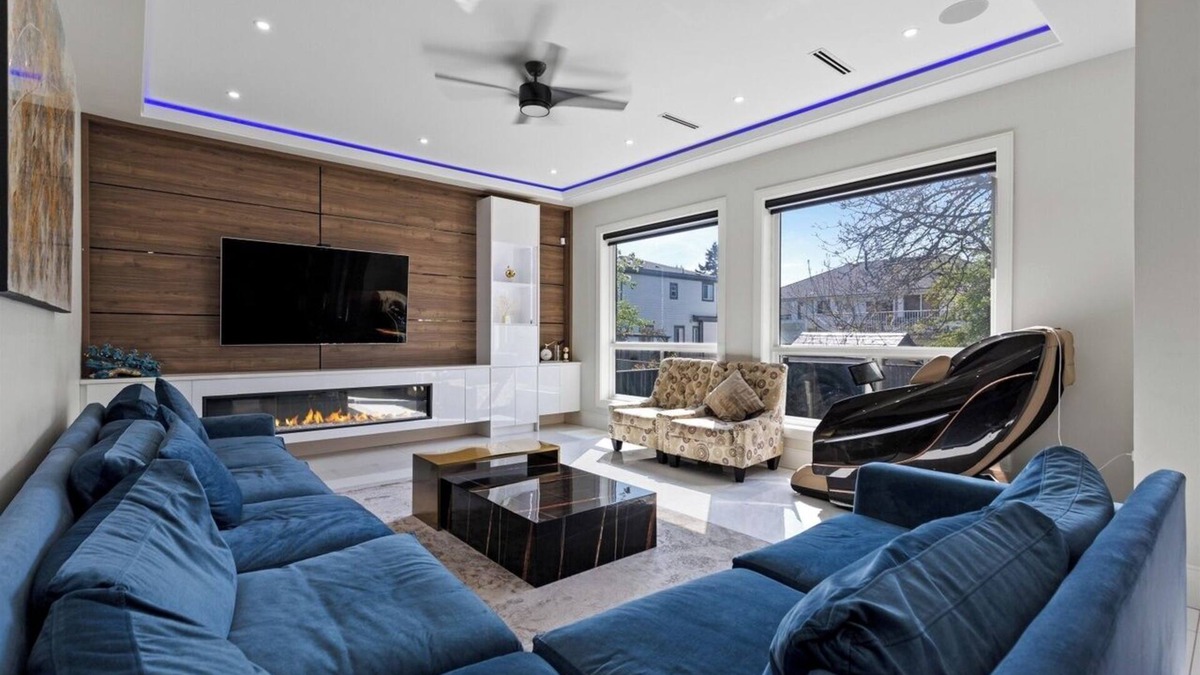 Surrey House | New Luxury Home | 6BR | HVAC | Free Parking & Pet Friendly