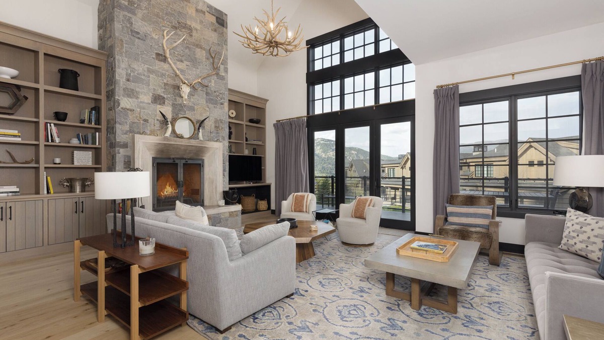 Big Sky House | New! Luxury home near Town Center with hot tub and a home gym
