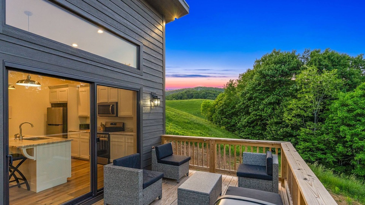 Banner Elk House | NEW LUXURY HOUSE - GORGEOUS VIEWS - FALL & THE WOOLLY WORM FEST ARE ALMOST HERE