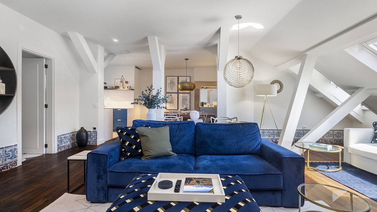 Santa Maria Maior Apartment | New! Luxury Prime Location Great for Family & Friends