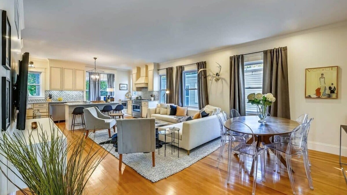 Forest Hills - Woodbourne Condo | New Luxury Renovation | Near T