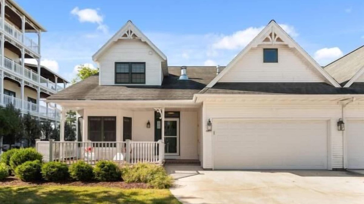 Elkhart Lake House | NEW! Luxury Rental - Parker House. Private Beach Access & Walkable to Downtown