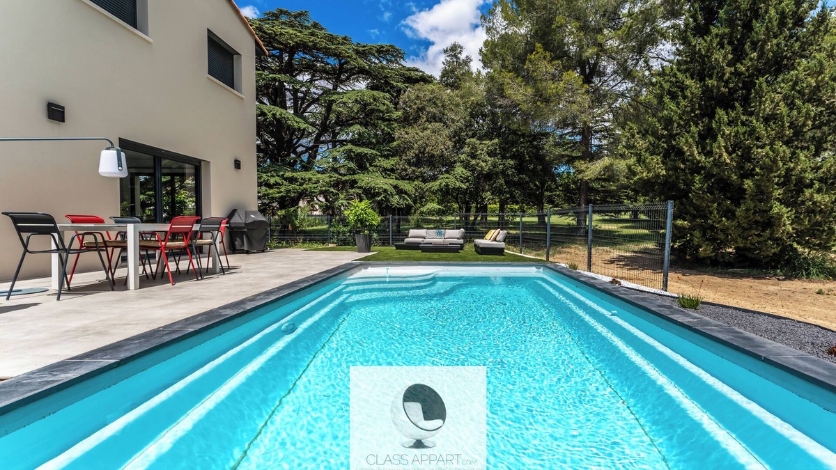Castelnau-le-Lez Villa | New Luxury Villa with Pool for Rent by the Week in Castelnau-le-Lez