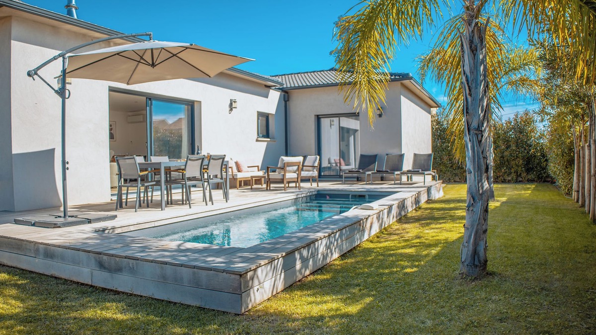 Querciolo House | New luxury villa with top-of-the-range fittings, swimming pool & garden