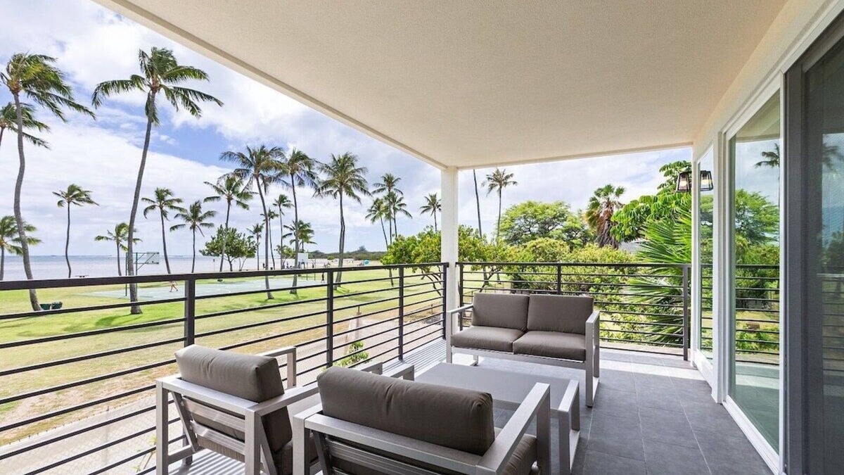 Portlock House | NEW! Makai Manor - AC, Hot Tub, Views!