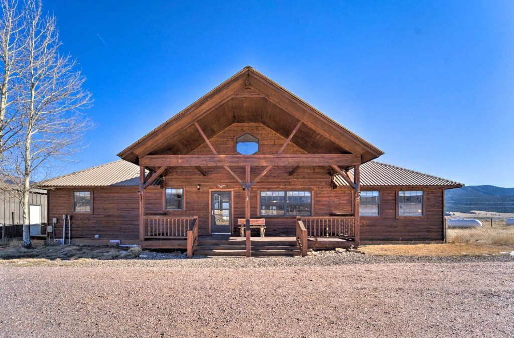 Eagle Nest House | New Mexico Cabin Hideaway with Eagle Nest Lake Views