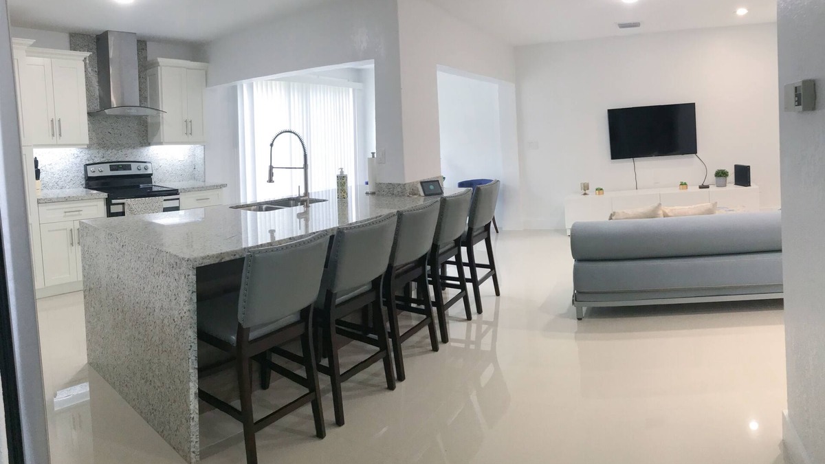 Cutler Bay House | New Miami Townhouse On Lake For Families FU 3Bd/2Bth/5 Persons