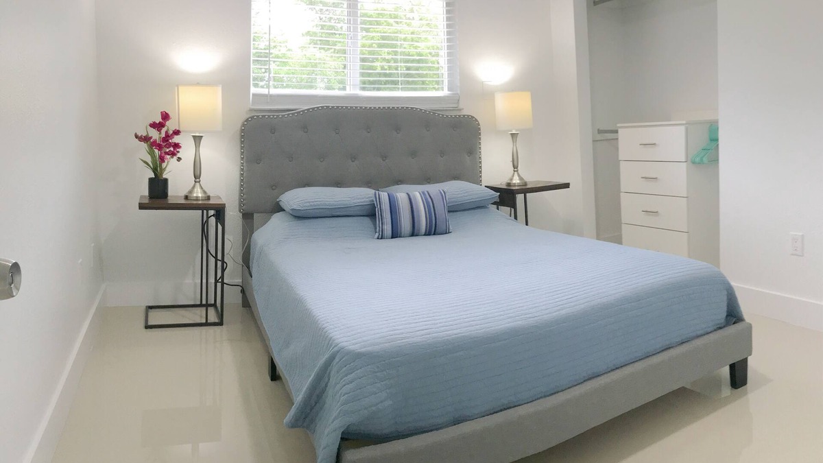 Cutler Bay House | New Miami Townhouse On Lake For Families SU 3Bd, 1Bth, 5 Per