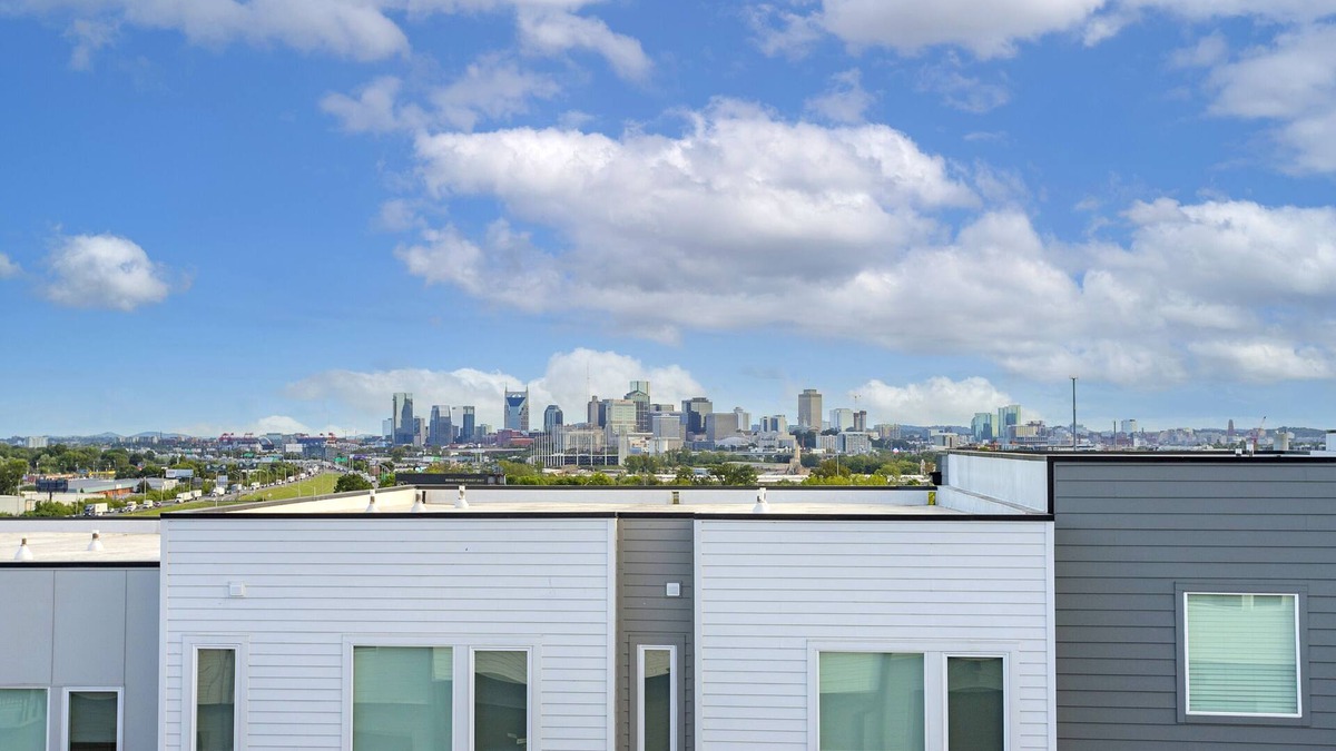 Katie Hill Neighborhood House | New! Minutes to Broadway w/Skyline Views!