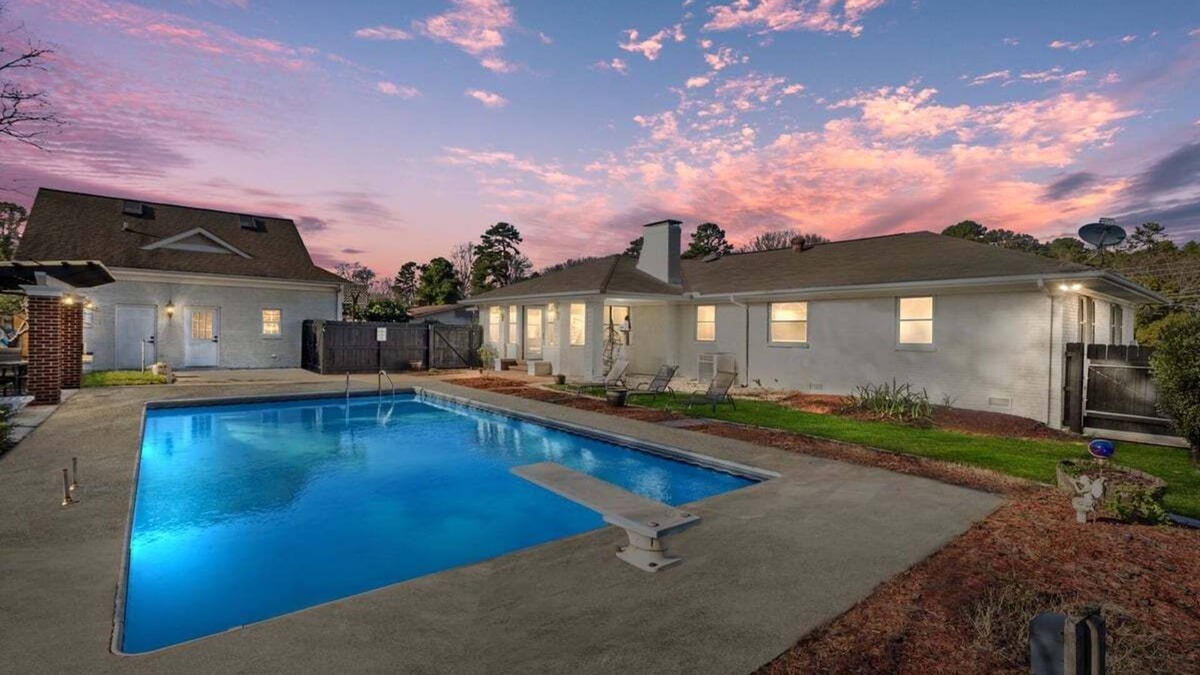 Charlotte House | NEW! minutes to downtown - Private Half-Acre Ranch Retreat