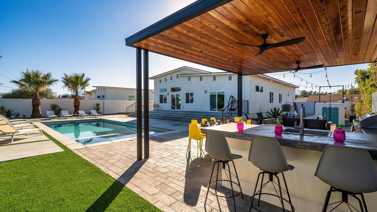 Desert Hot Springs House | New* Modern 4B/3B | Hot Tub, Pool | 2 King suites | EV charger