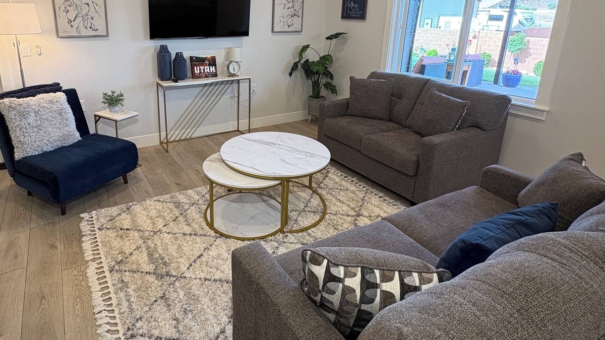 Toquerville House | NEW Modern basement casita with majestic views just 24mi to Zion National park