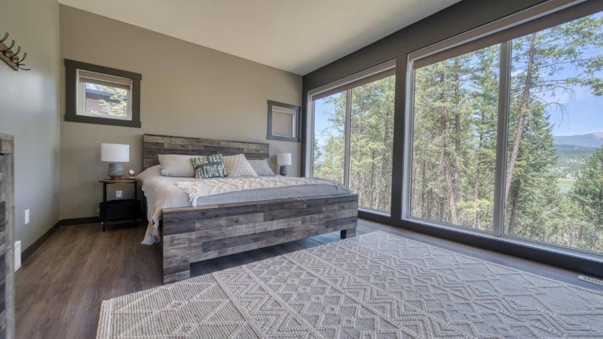 East Kootenay Cabin | New modern cabin in the woods at Lake Kookanusa and near Fernie and Kimberly
