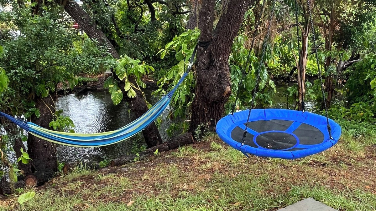 Warm Mineral Springs House | New Modern Home on Warm Mineral Springs. 20 min drive to various Florida beaches