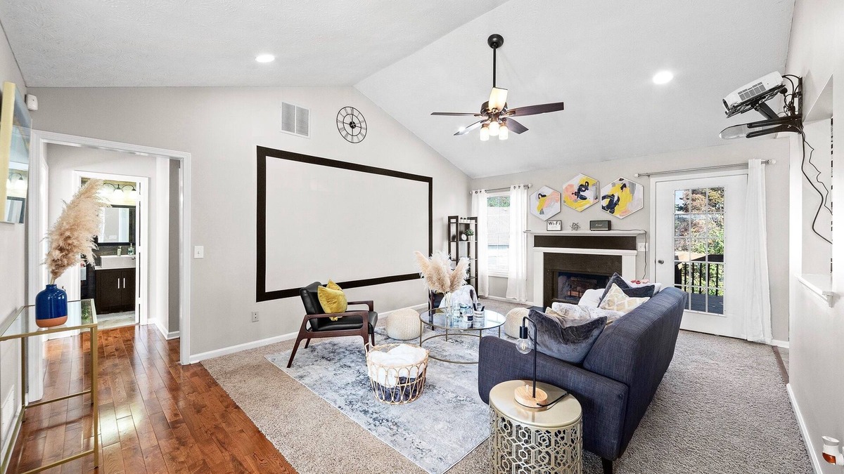 Lawrenceville House | 🌟 NEW Modern Home Theatre - Thoroughly Sanitized 🌟