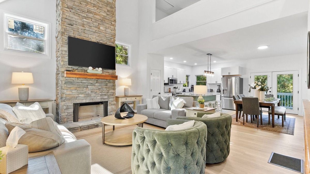 Gainesville House | NEW Modern Lake Retreat – w/Boat Slip & Privacy