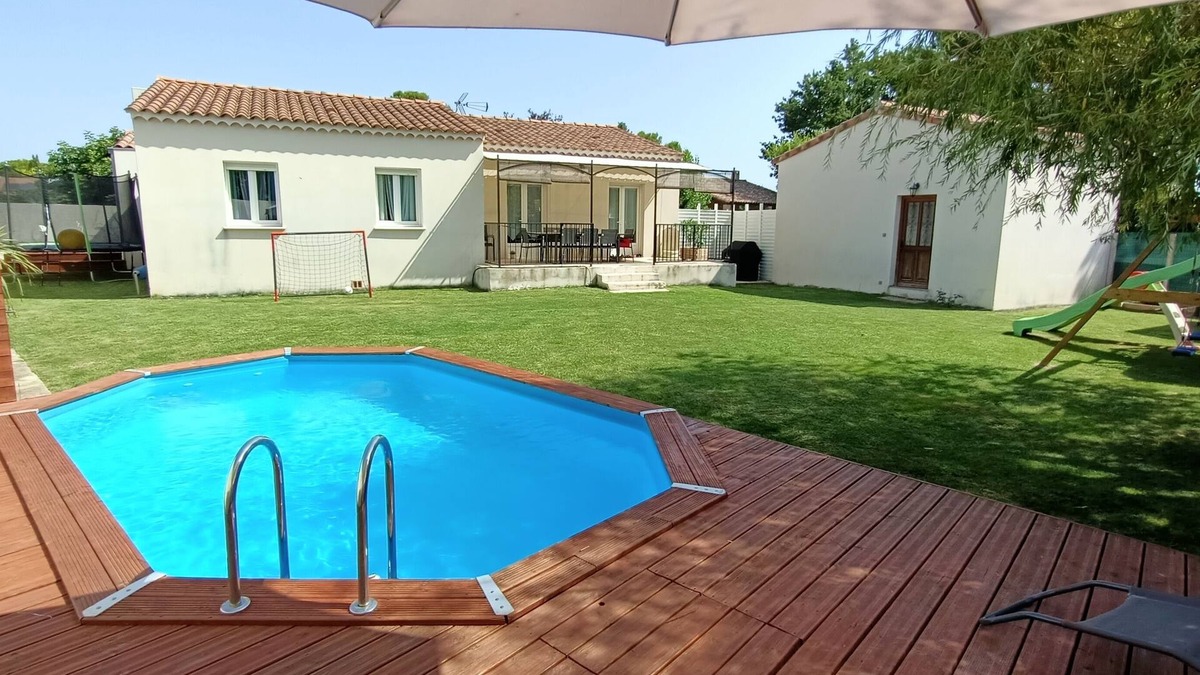 Camaret-sur-Aigues Villa | New modern single-storey air-conditioned villa with swimming pool and playground