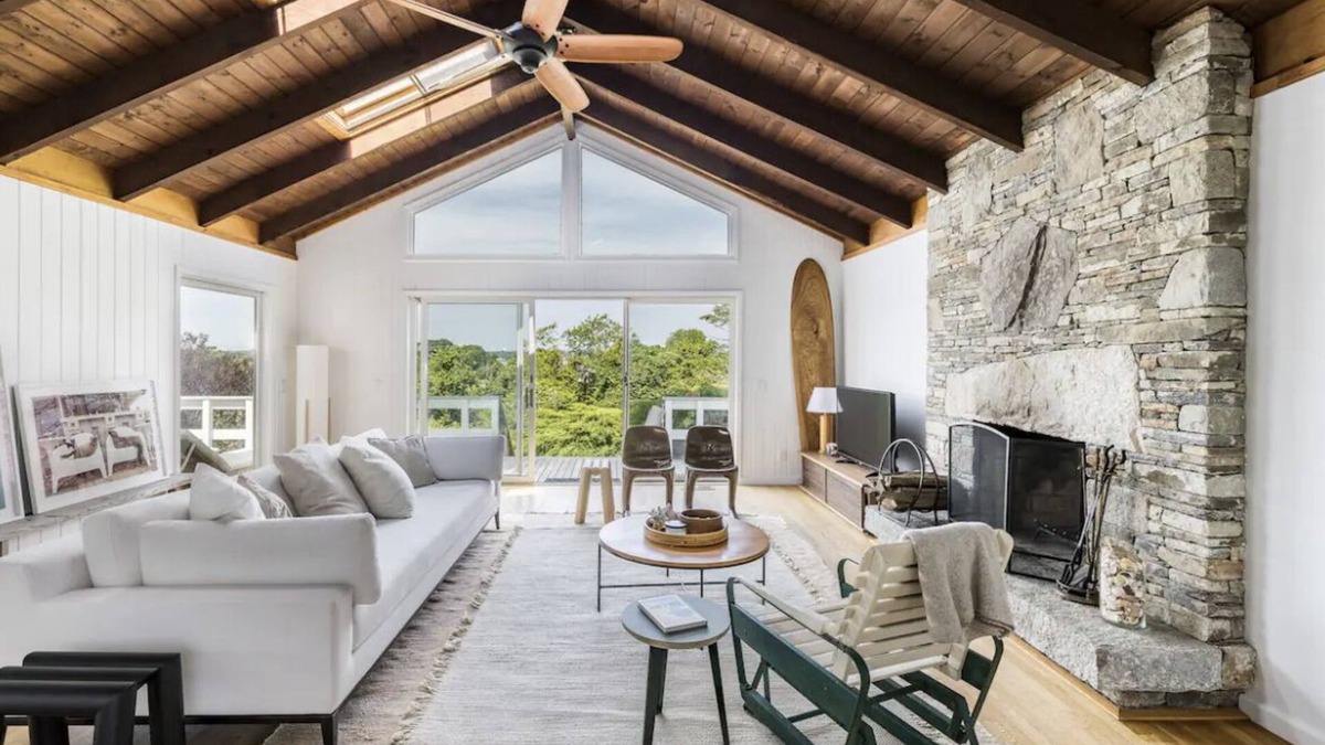 Montauk House | NEW… Montauk House with Lake views & amazing sunsets!