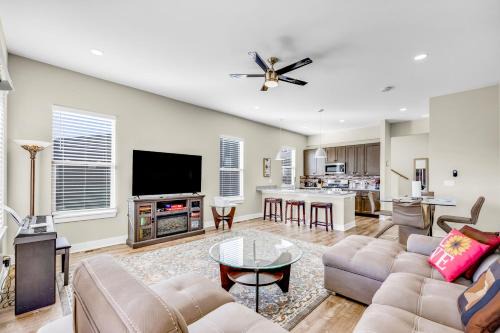 Woodland Park House | New! Mountain Views, Walk to Eat or Shop, Garage, 3BR