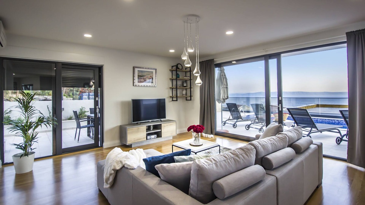 Veliko Brdo House | New Mountainside Villa w heated Pool + Stunning Sea View