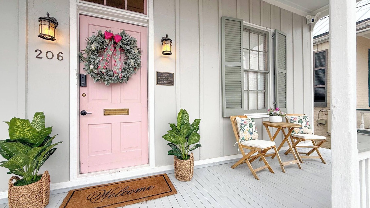 Natchez House | NEW NEW NEW Precious Cottage in Historic Downtown