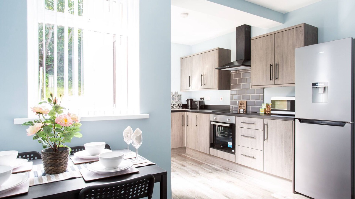 Belfast House | New North Belfast Home. Free Parking/10 mins from centre!