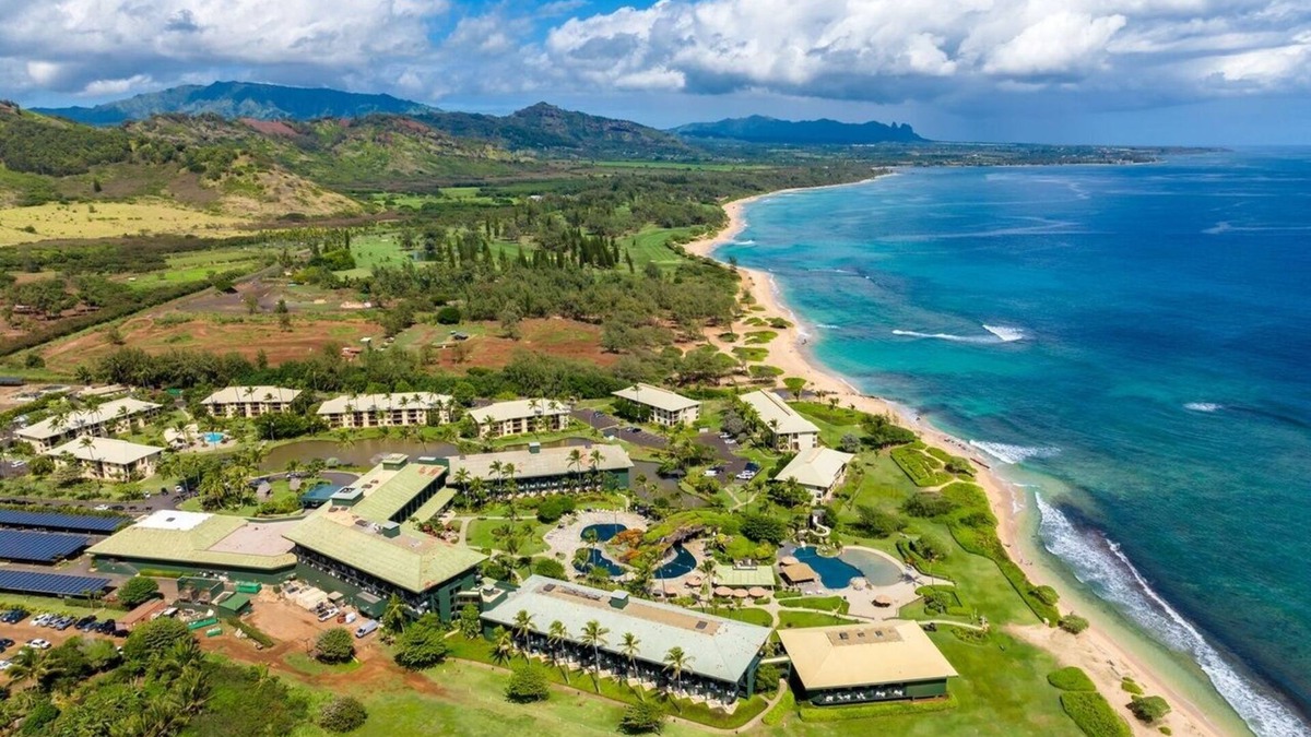Hanamaulu Hotel | New! Oceanfront Resort. Pool Ocean View Lanai. AC. King Bed. Gym. Spa. Pool.