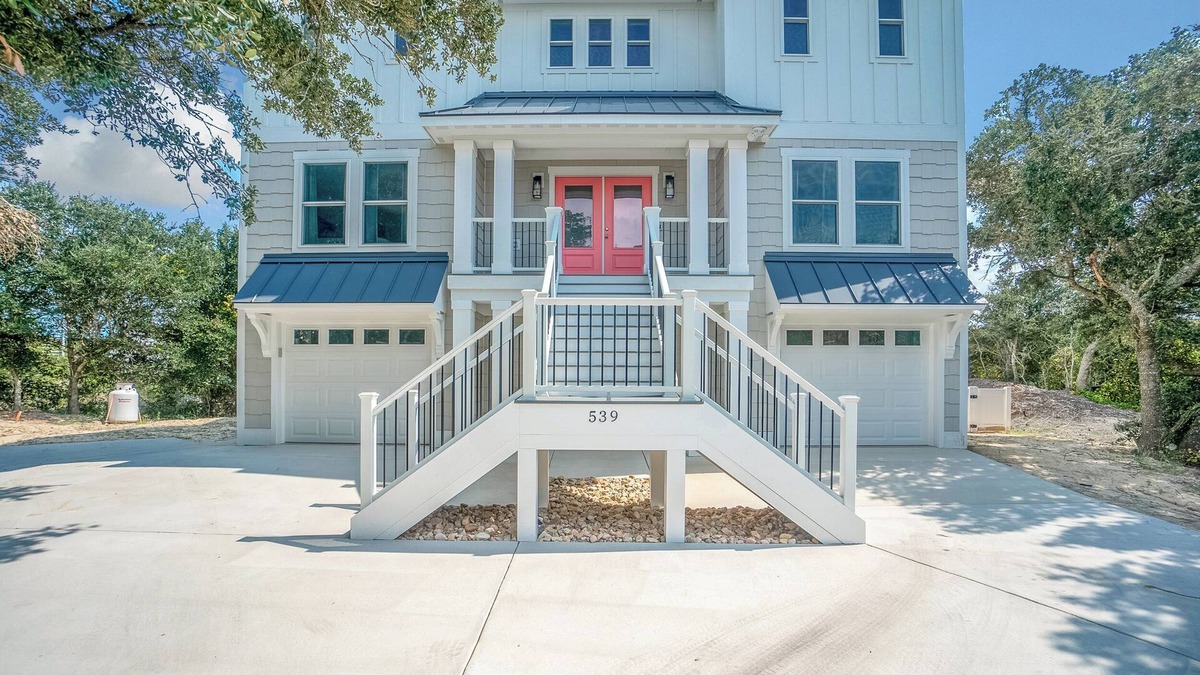 Ocean Sands House | New, Oceanside 6-Bedroom 5.5 Bath, Swimming pool, Elevator, 5 min walk to beach