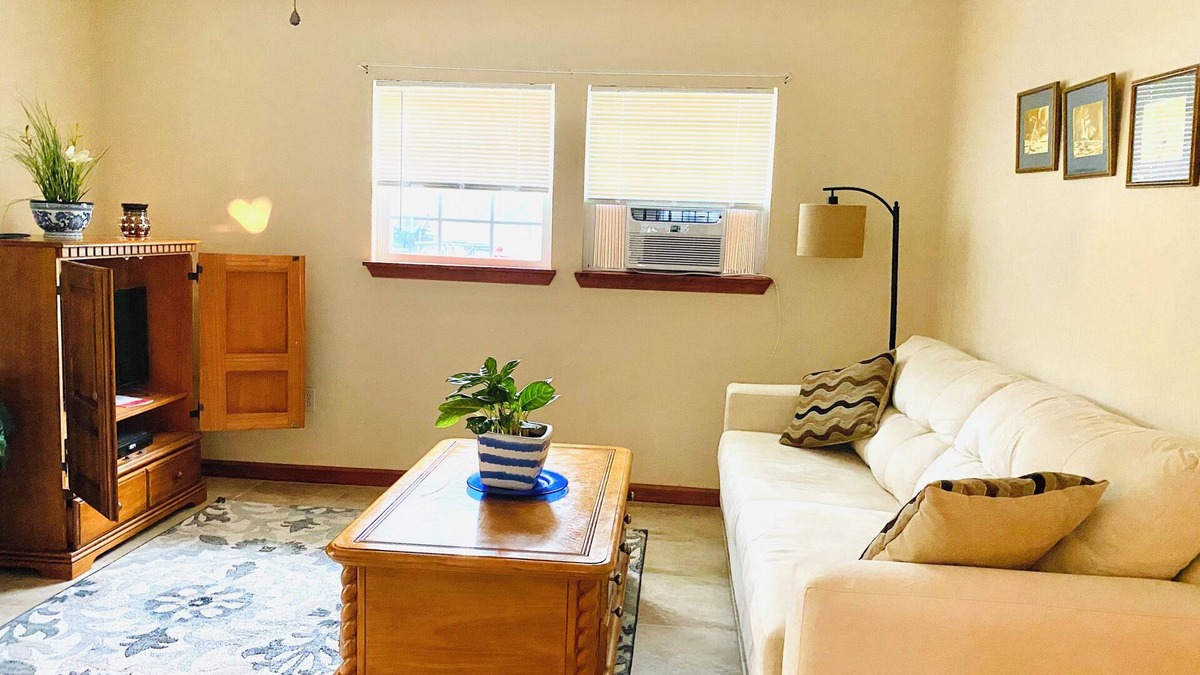 Lacombe Apartment | New Orleans Northshore 40 minutes from New Orleans . Safe and peaceful